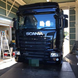 大型トラックSCANIAガラス交換