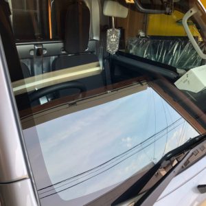軽トラック自動車ガラス交換
