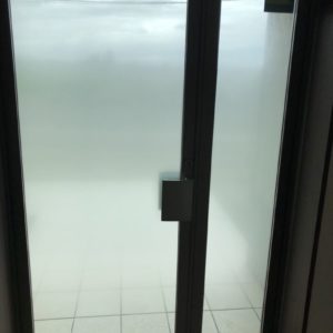 事務所ガラスのグラデーションフィルム施工